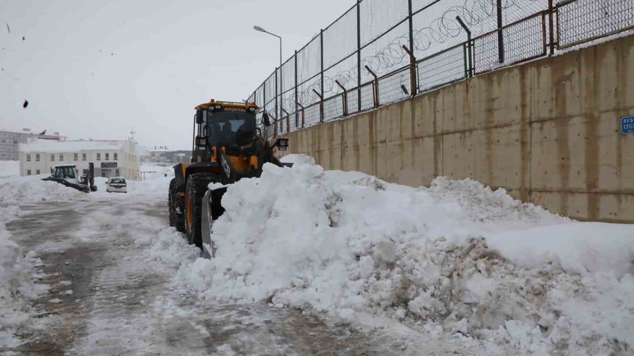 Bitlis’te karla mücadele seferberliği
