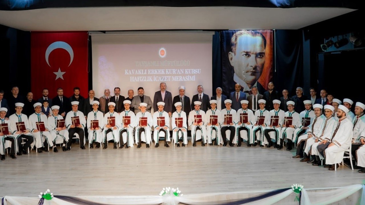 Tavşanlı’da 19 hafız belgelerini aldı
