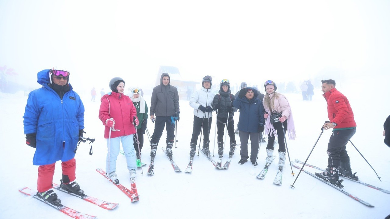 Başkan Büyükkılıç, Erciyes’te kayak tutkunlarıyla bir araya geldi
