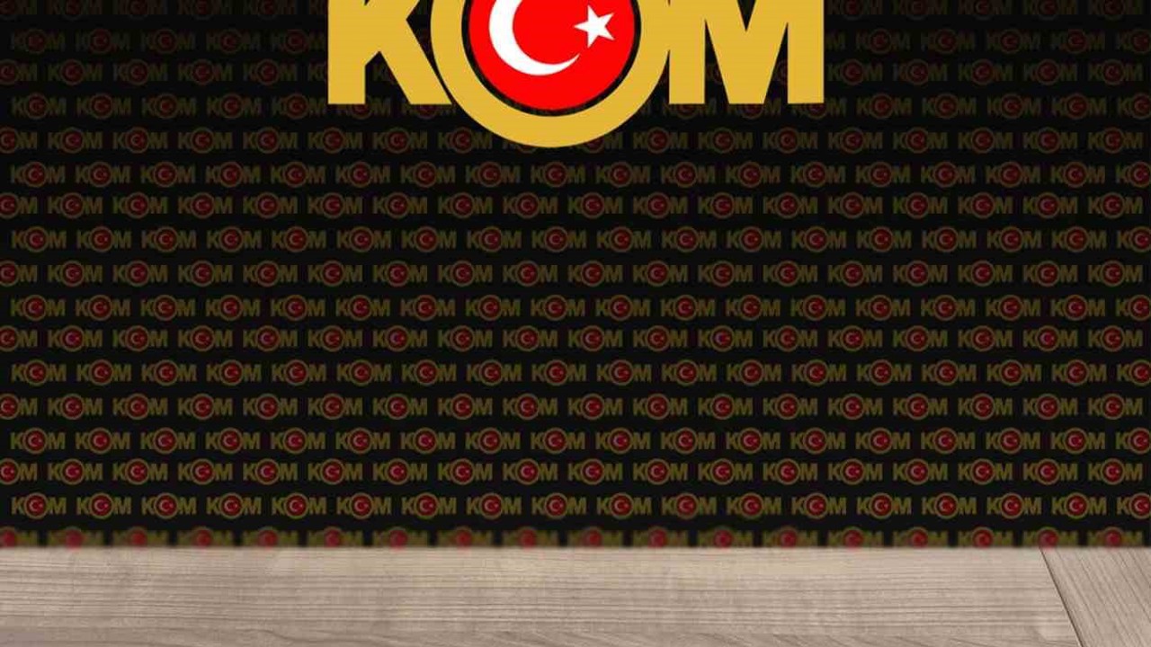 Ehliyet sınavında kopya düzeneğiyle yakalandılar
