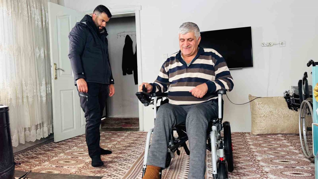 Duyarlı vatandaştan engelli vatandaşa akülü sandalye desteği
