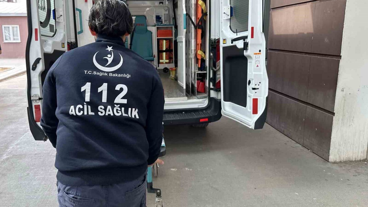 Ehliyetsiz ve alkolü sürücü ters şeride girerek kaza yaptı: 2 yaralı
