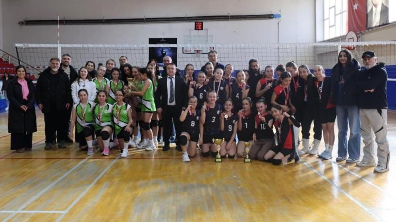 Bilecik’te küçük kızlar voleybol müsabakaları tamamlandı

