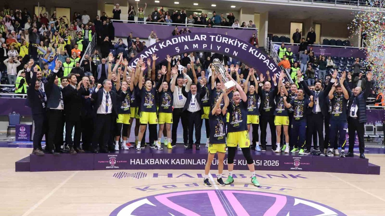 Fenerbahçe Opet, Halkbank Kadınlar Türkiye Kupası’nın sahibi oldu
