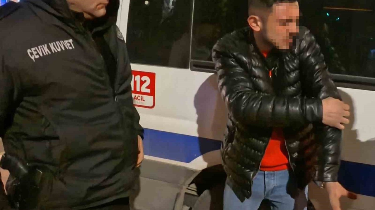 Arabanın içinde bıçaklandı, "Kaçmasaydım beni öldürürdü" dedi
