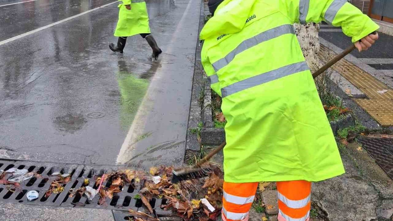 MUSKİ ekipleri 24 saat yağmur mesaisinde
