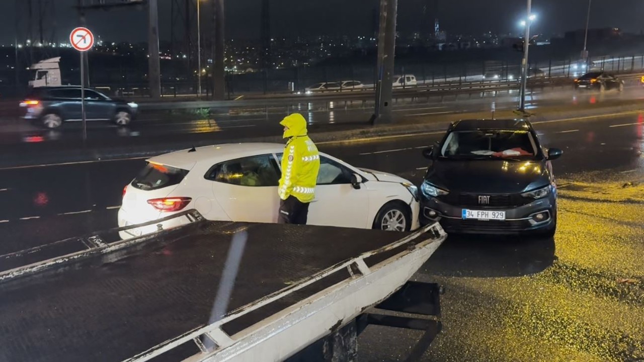 Beylikdüzü E-5’te iki araç çarpıştı: 1 yaralı
