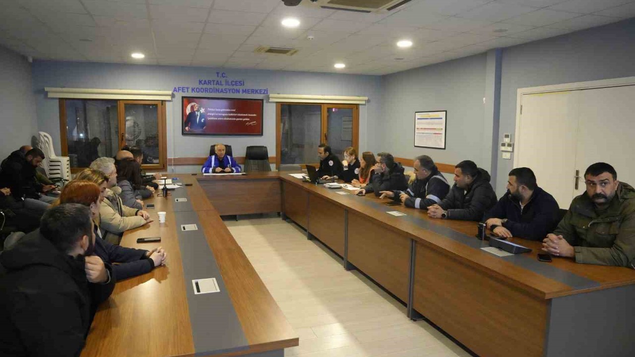 Kartal’da kar yağışına karşı tedbir alındı
