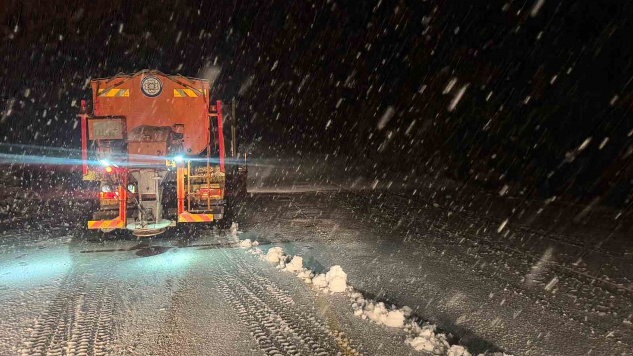 Muğla Büyükşehir ekiplerinin kar mesaisi başladı
