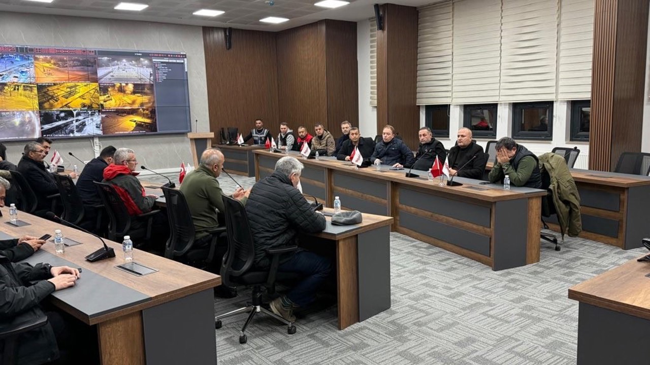 Kırşehir’de kar yağışı ile birlikte dört köyde elektrik kesintisi
