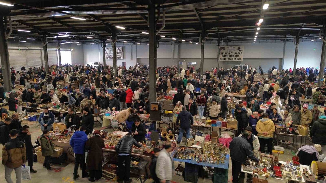 Bu pazarda tezgahtakiler geçmişe götürüyor
