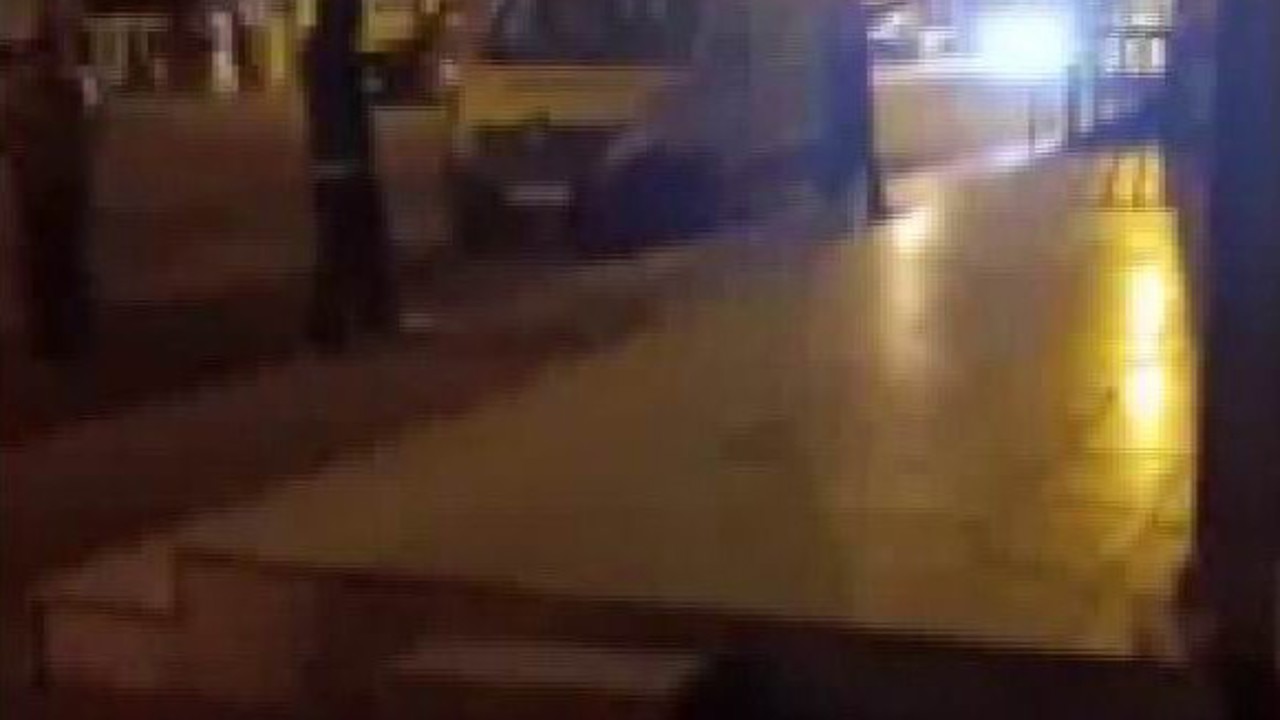 Silahlı saldırganlar iş yerini kurşun yağmuruna tuttu
