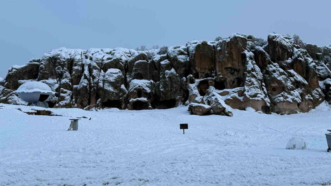 İhsaniye’de yoğun kar yağışı
