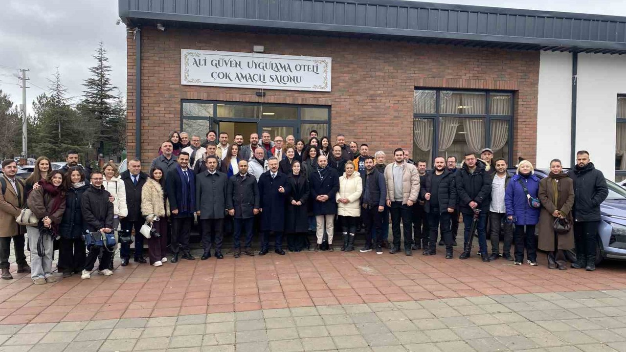 Vali Aksoy, basın mensuplarıyla vedalaştı
