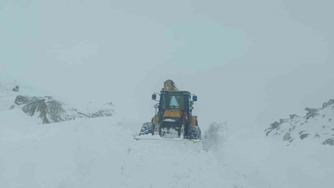 Batman’da 500 köy ve mezra yolu ulaşıma açıldı
