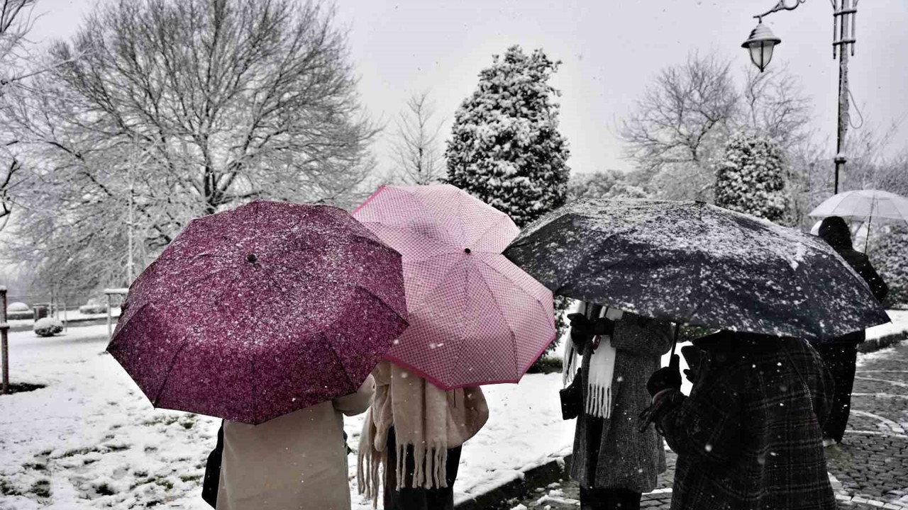 Çamlıca’da etkili olan kar yağışı havadan görüntülendi
