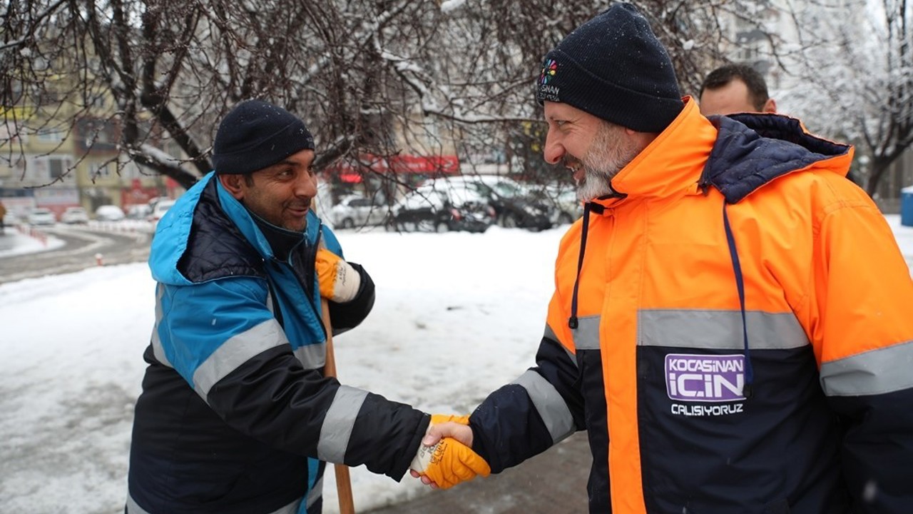 Başkan Çolakbayrakdar: "Bereketle gelen kar yağışına karşı çalışmalar aralıksız sürüyor"
