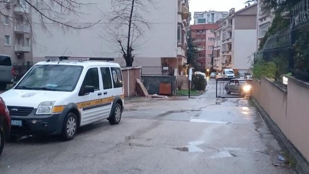 Eşi tarafından darp edilen kadın çocuğu ile birlikte camiye böyle sığındı
