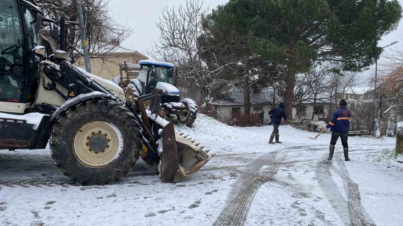 Kırklareli’nde kar yağışı hayatı olumsuz etkilemeye devam ediyor

