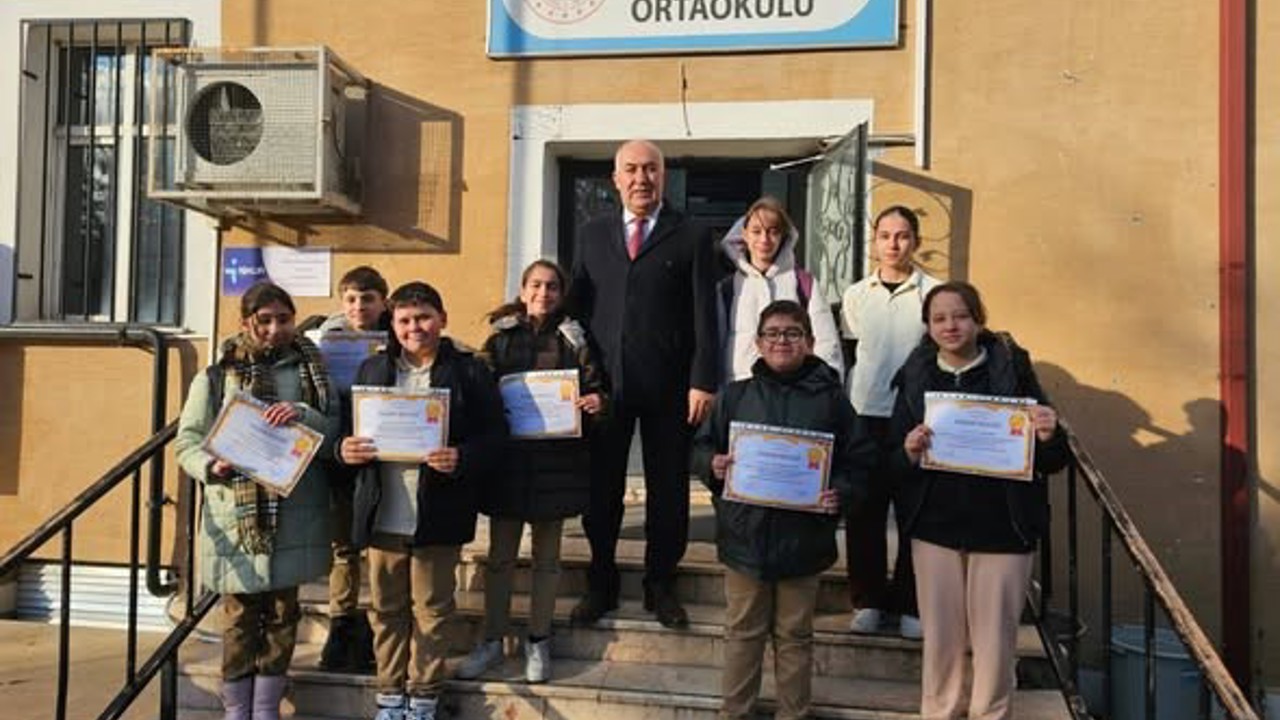 Emirdağ Ortaokulu’nun ‘Ayın Öğrencileri’ ödüllendirildi
