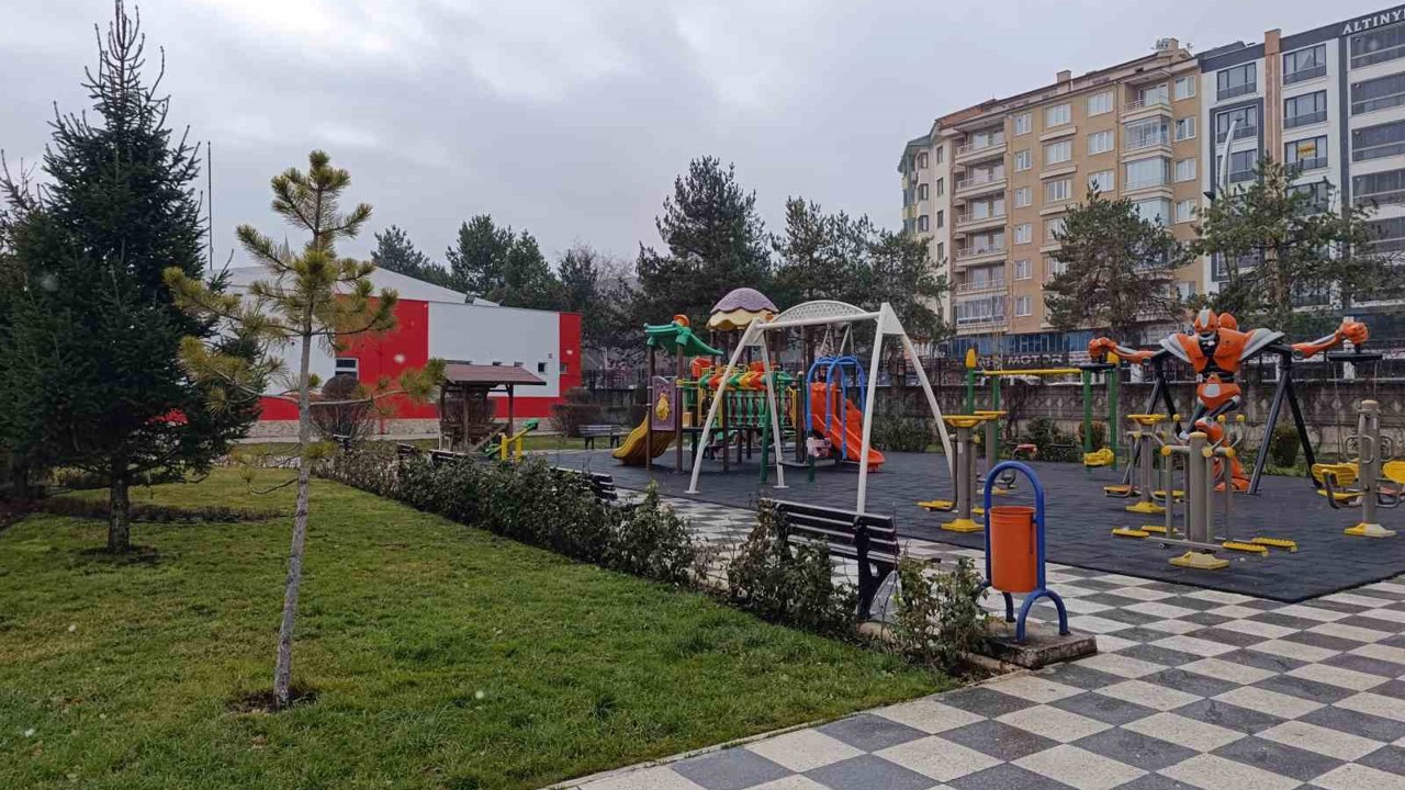 Afyonkarahisar’da beklenen kar yağışı başladı
