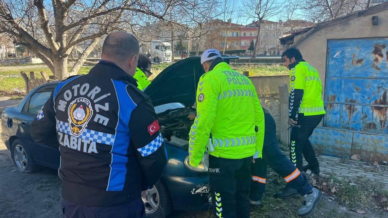 Kırklareli’nde atıl durumdaki park edilmiş araçlar kaldırılıyor
