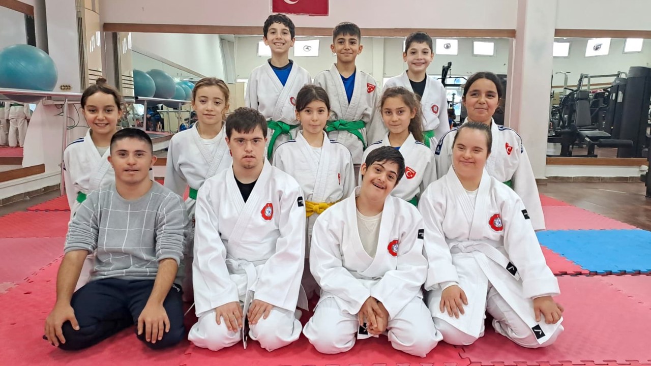 Yunusemre’de down sendromlu bireylere yönelik judo kursları başladı
