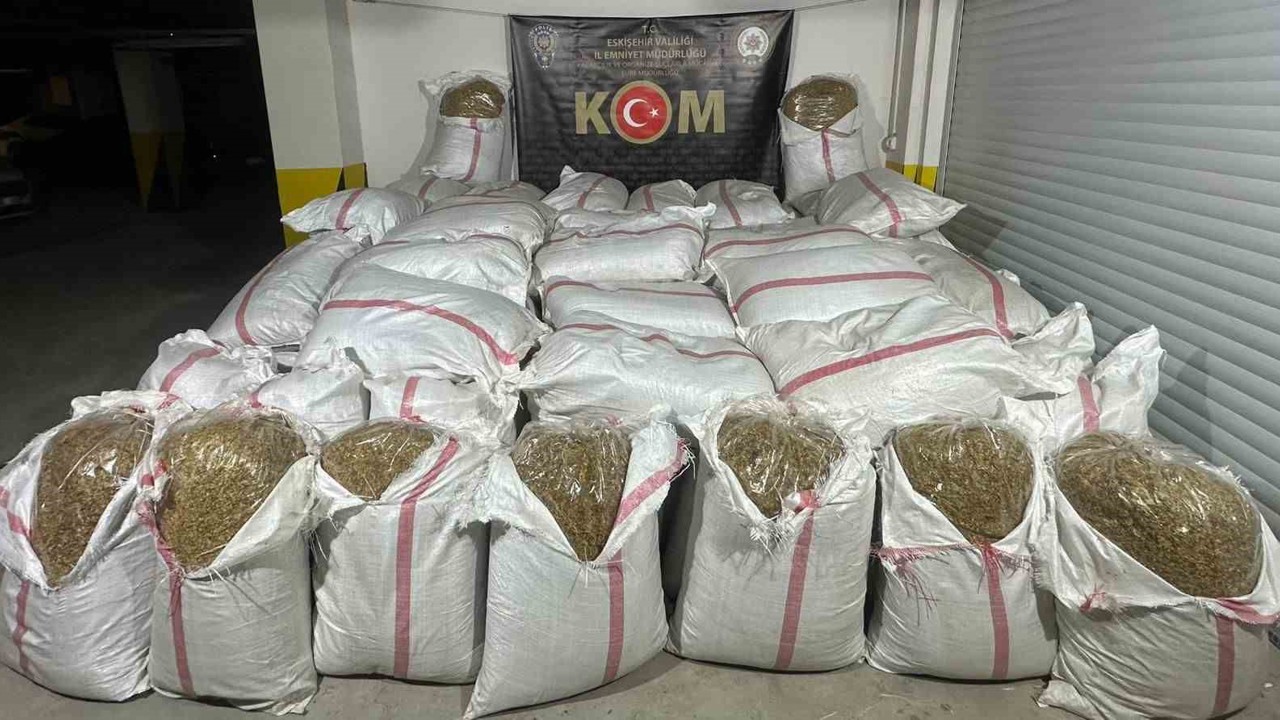 Eskişehir’de 7 milyon 300 bin dal makaron, 1 ton kaçak tütün ele geçirildi
