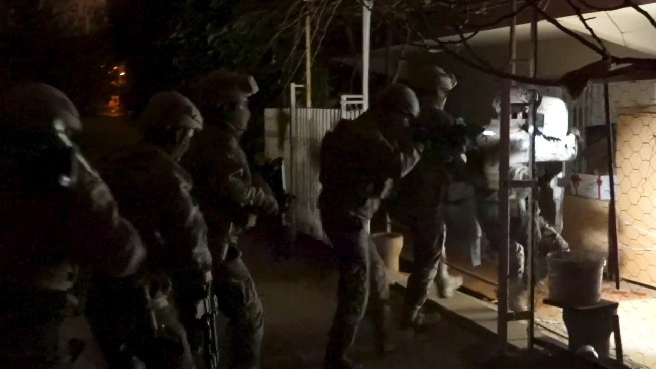 Antalya’da 20 ayrı adrese 150 personelle eş zamanlı operasyon
