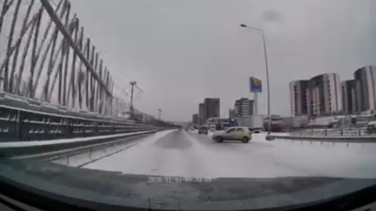 Bursa’da  yoğun kar yağışı kazaları beraberinde getirdi
