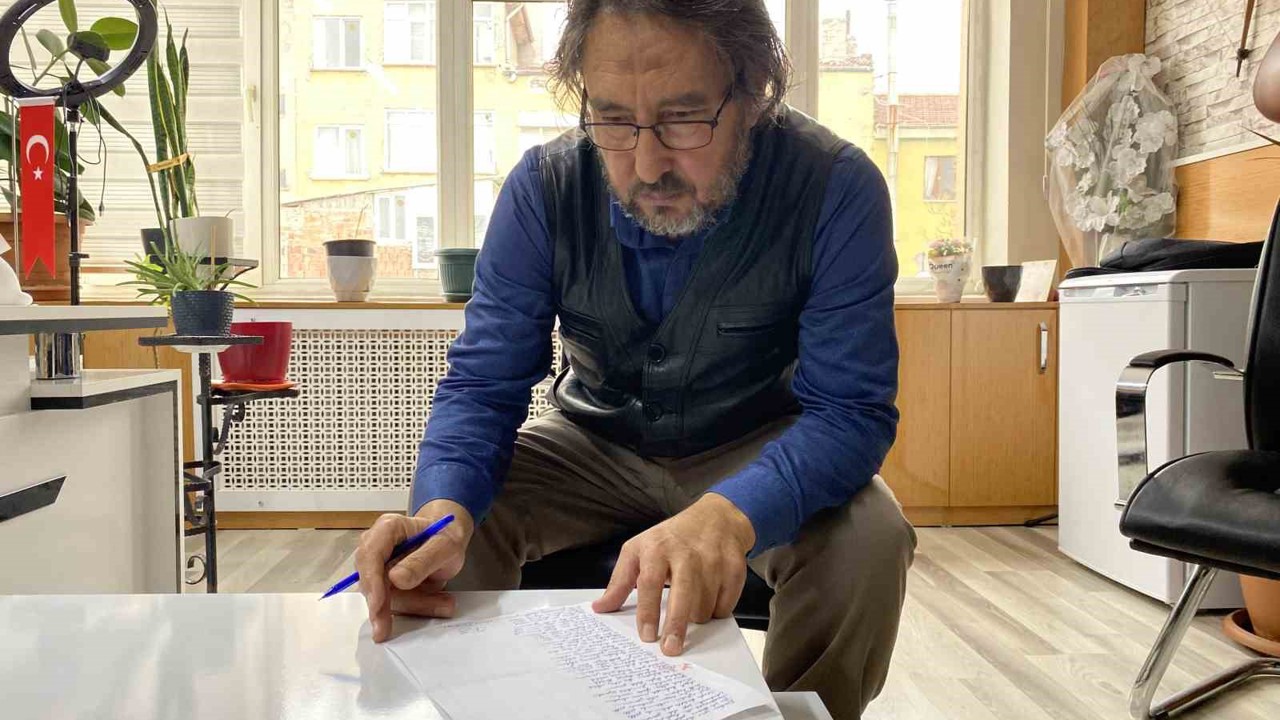 Kaybettiği telefonu için şiir yazdı
