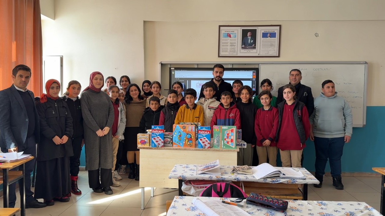 Sınırdaki öğrencilere "akıl ve zeka oyunları" desteği
