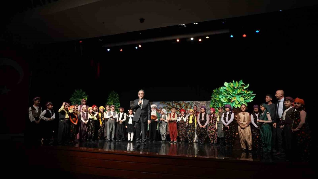 Sahnenin yıldızları göz kamaştırdı
