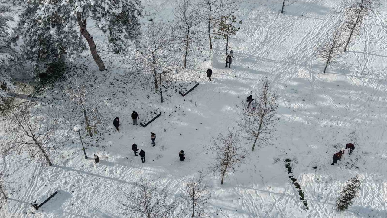 Uzmanından uyarı: "Kar yemek sanıldığı kadar masum değil"

