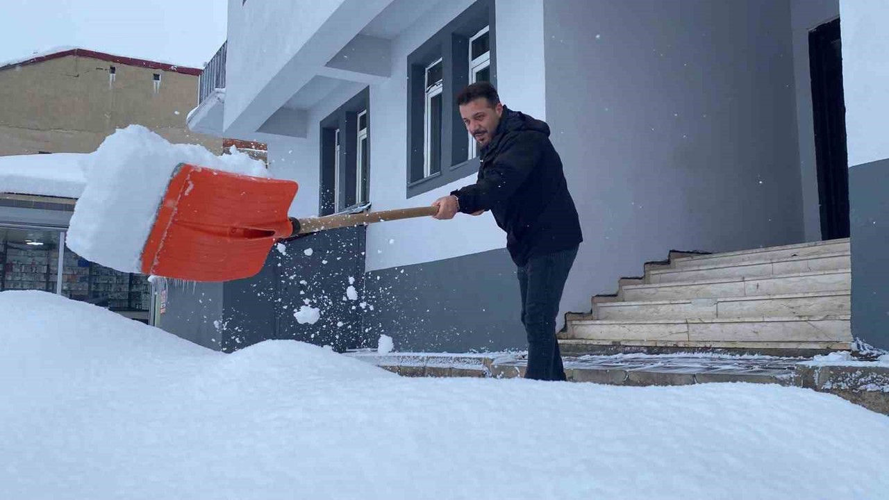Bingöl genelinde kar yağışı etkisini sürdürüyor
