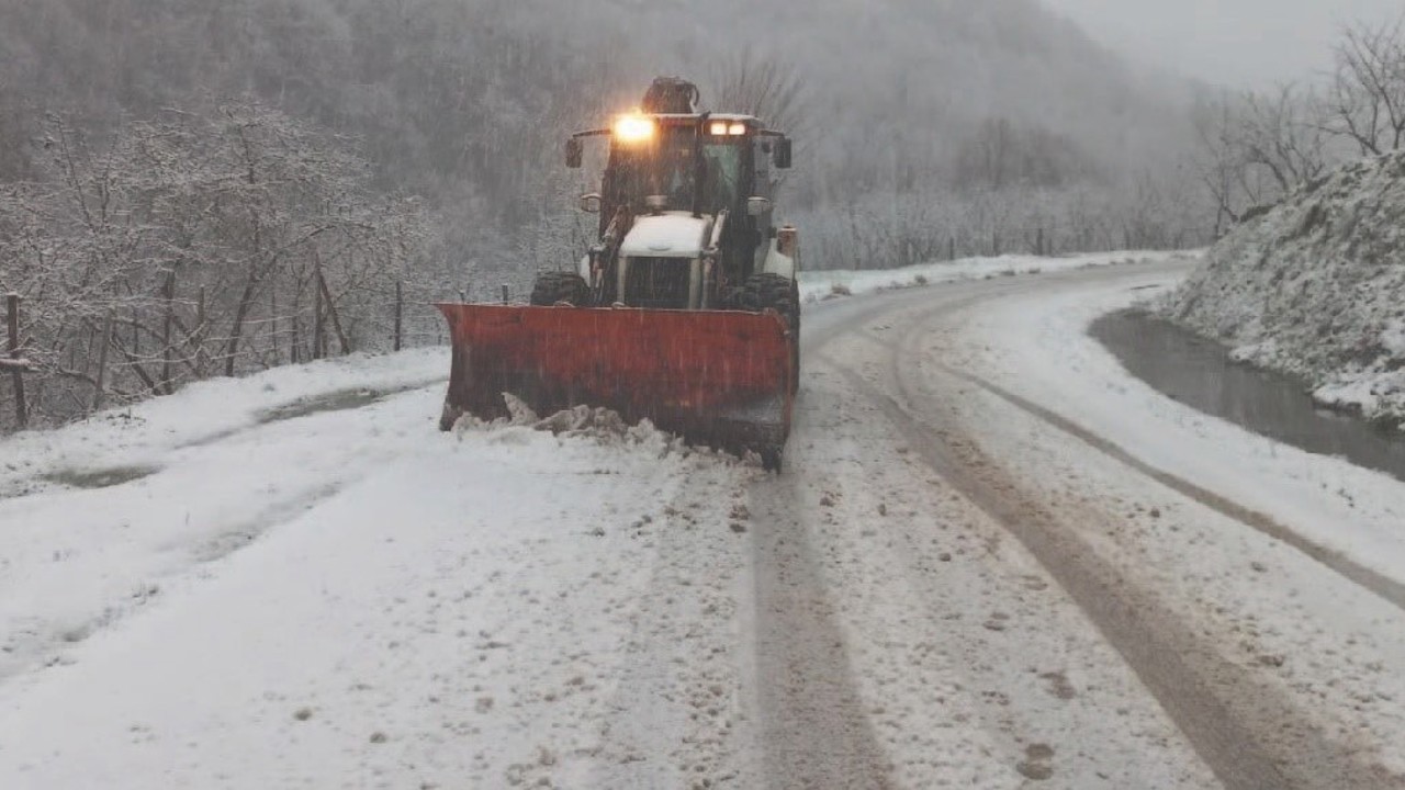 Düzce’de kapanan 65 köy yolu ulaşıma açıldı
