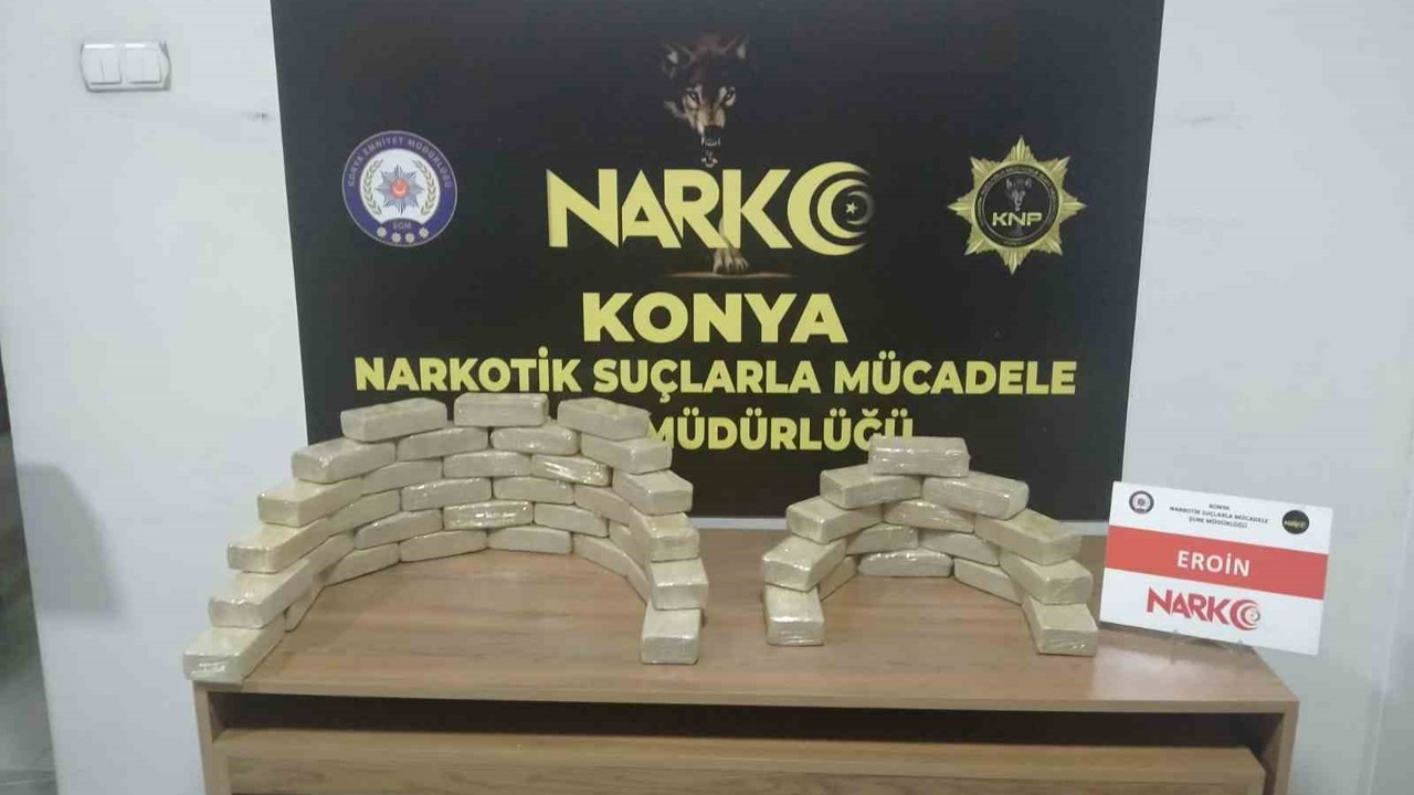 Uyuşturucu kuryesi çıkan ödüllü polise 26, savcıya 6 yıl hapis cezası verildi
