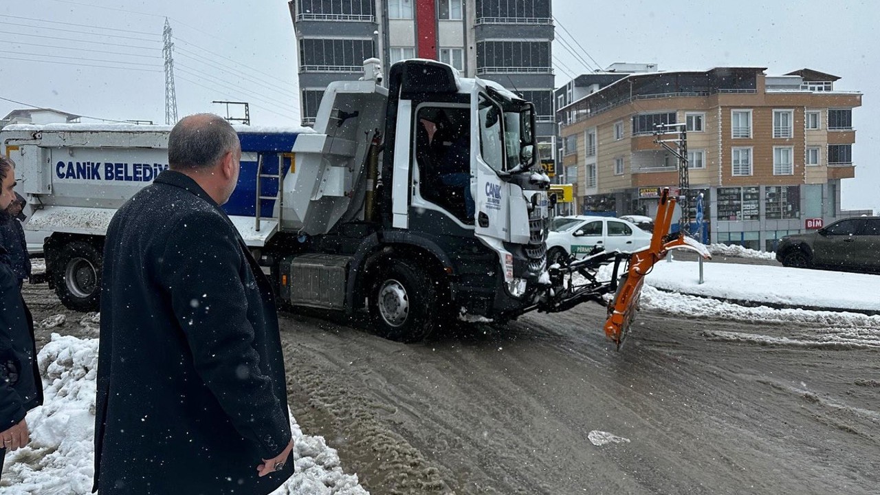 Başkan Sandıkçı’dan karla mücadele çalışmalarına yakın takip
