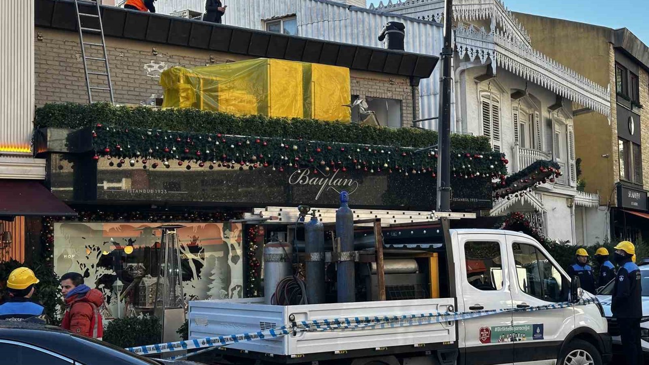 Bebek’teki Baylan Pastanesi’nin kaçak eklentisi yıkıldı
