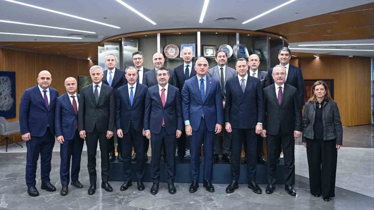 Bakan Ersoy: "Bölgesel krizlere rağmen turizm sektöründe güçlü bir performans ortaya koyduk"
