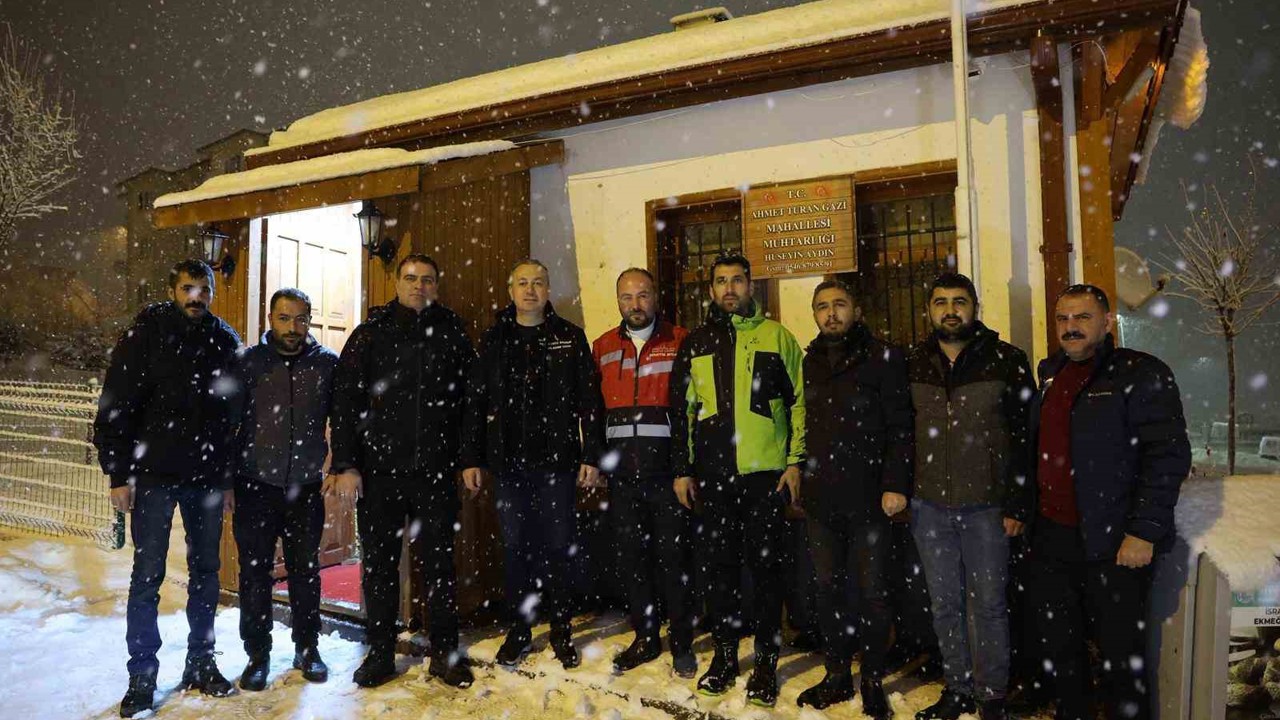 Sivas Belediyesi, 65 mahalleye eş zamanlı müdahale etti
