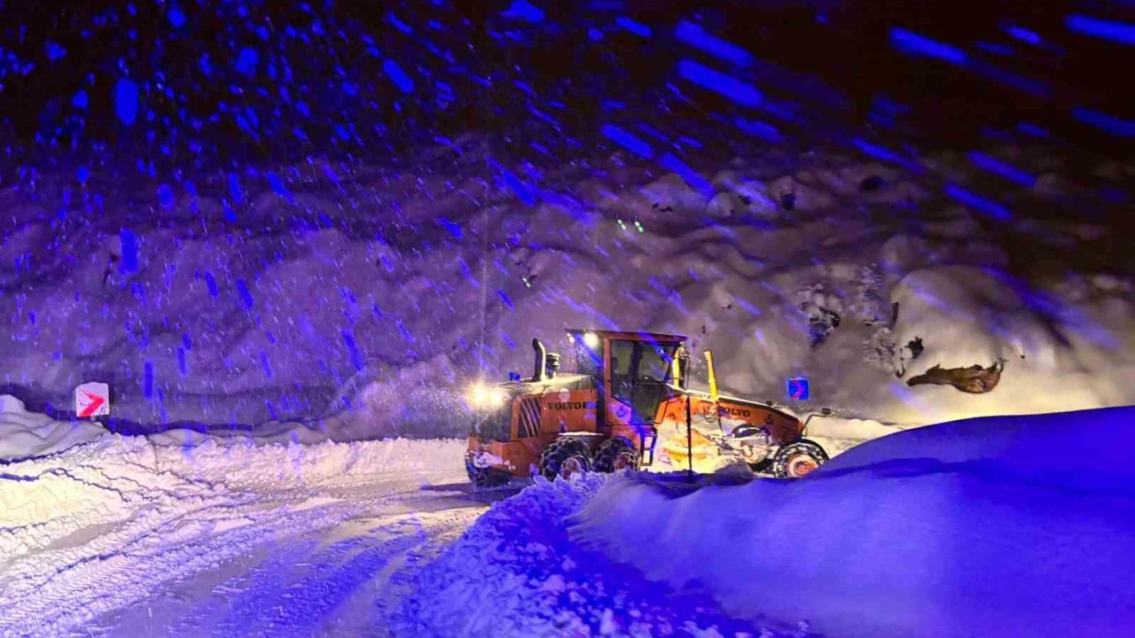 Tunceli’de karla mücadele gece-gündüz sürüyor
