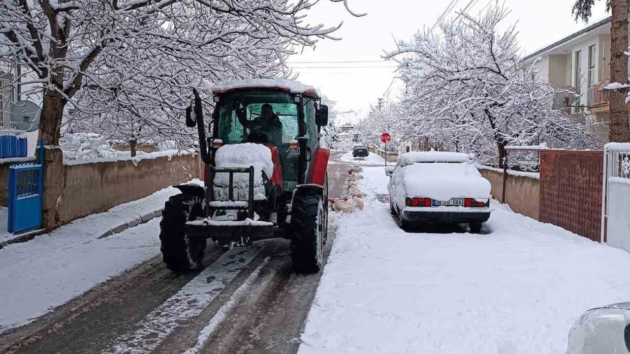 Develi’de kar kalınlığı 10 santime ulaştı
