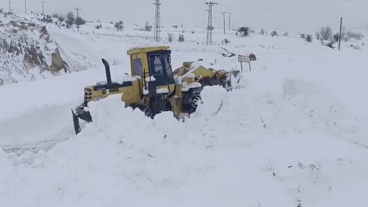 Elazığ’da 130 köy yolu açıldı,  207’sinde çalışmalar sürüyor
