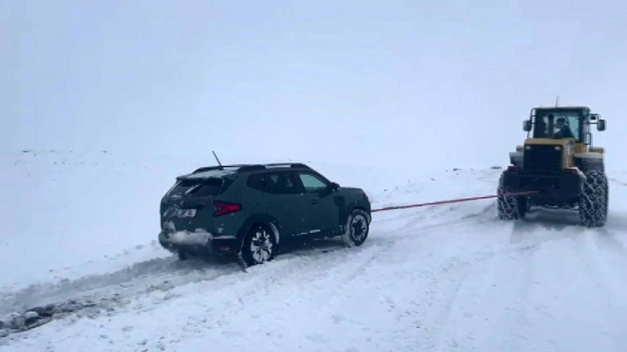 Kars’ta kar ve tipi geçit vermiyor
