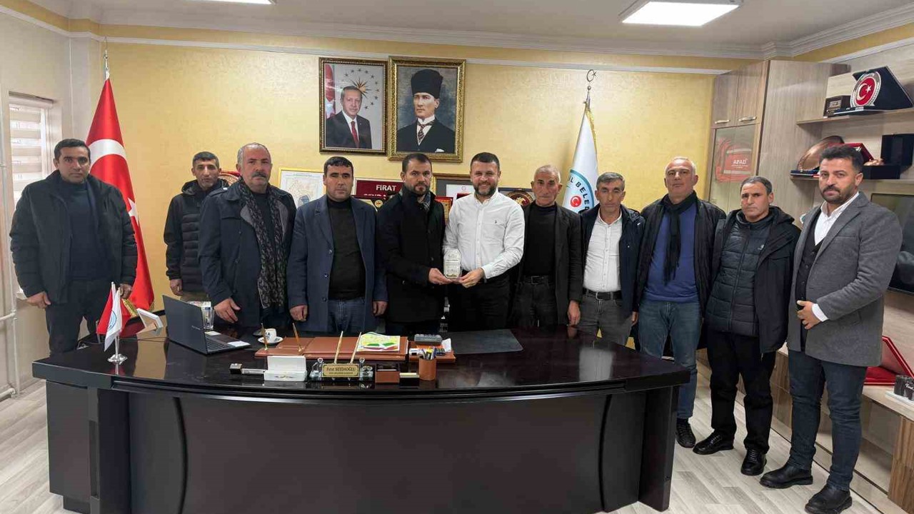 Muhtarlardan Başkan Seydaoğlu’na teşekkür plaketi
