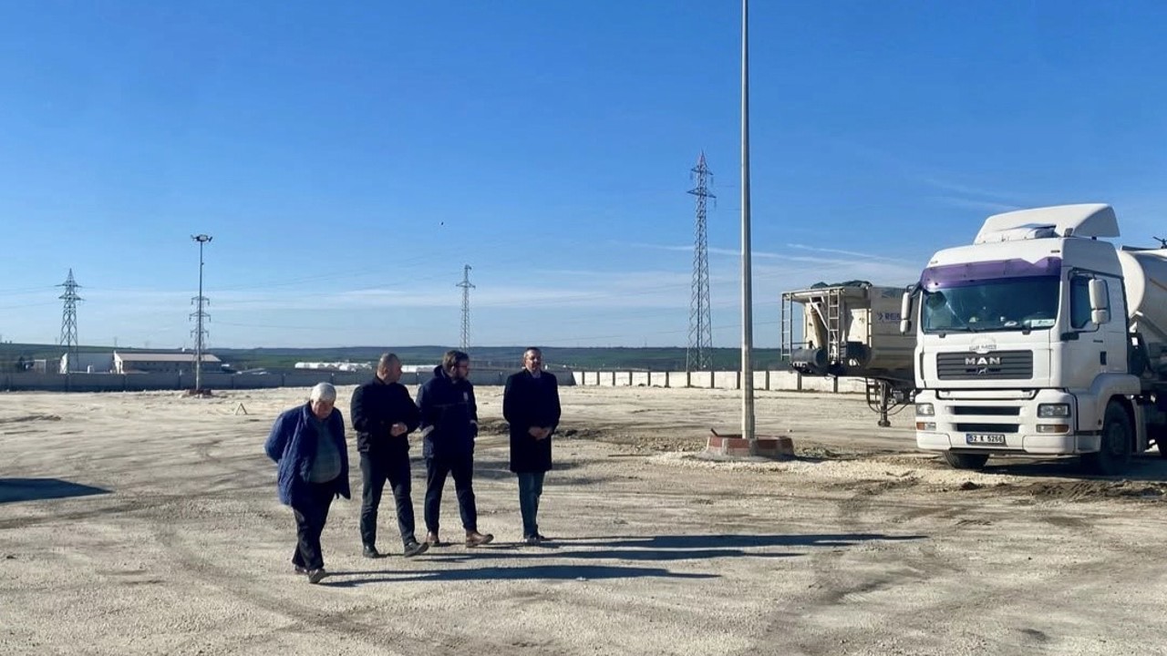 Kaymakam Özderin, yapımı devam eden Pınarhisar tır parkını inceledi
