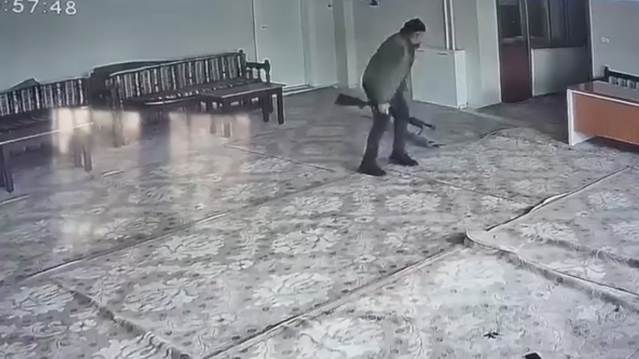 Husumetlisinin silahlı saldırısında hayatını kaybetmişti: O anlar güvenlik kamerasına yansıdı
