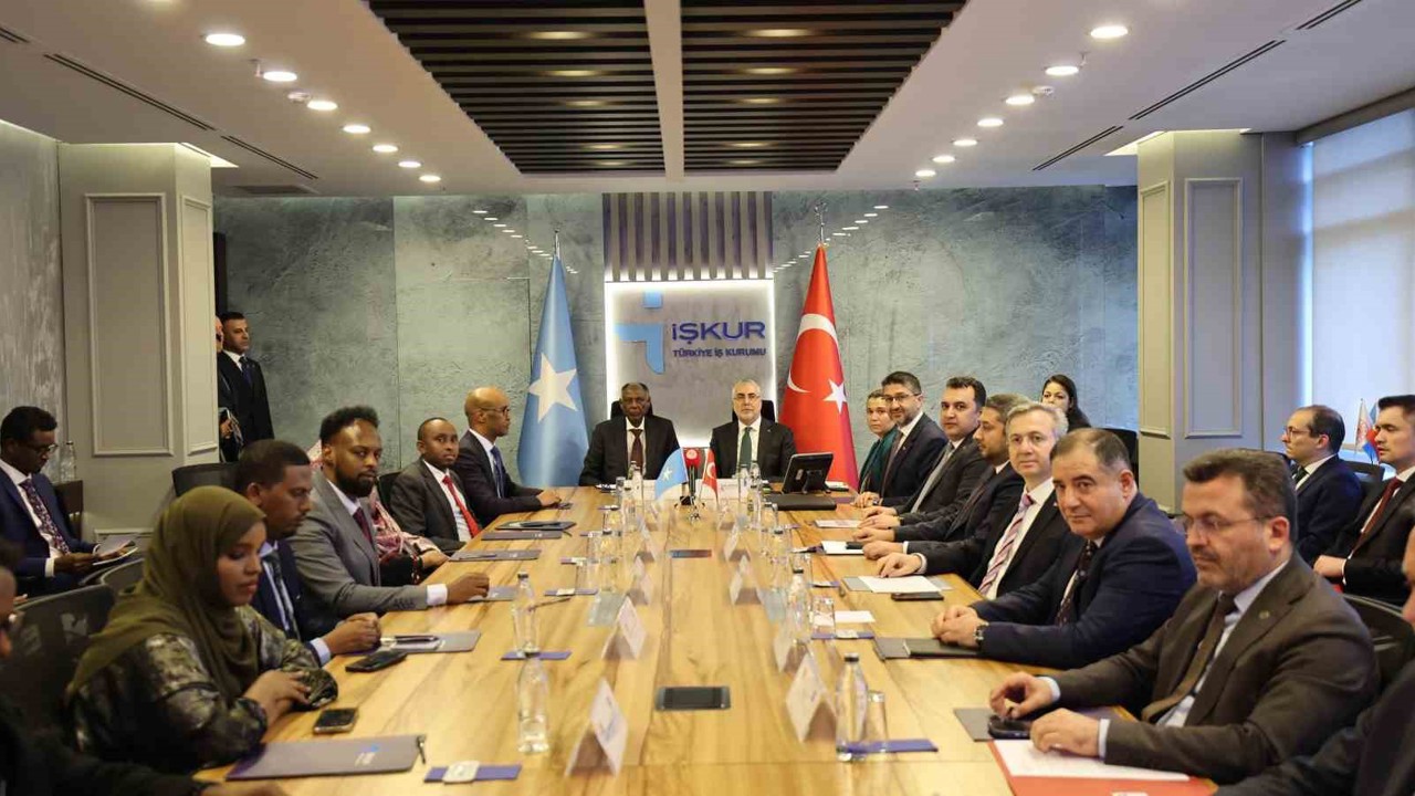 Bakan Işıkhan, Somalili mevkidaşı Salim Alio Ibro ile bir araya geldi
