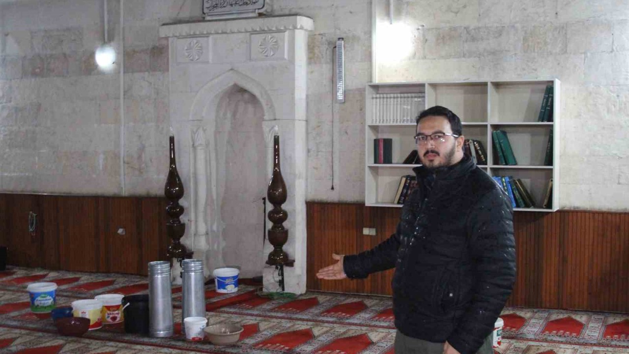 Çatısı akan 201 yıllık camide kovalı önlem
